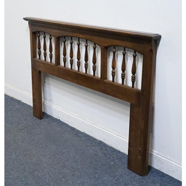 American Ethan Allen Classic Manor Collection Solid Maple Queen Size Spindle Headboard 15-5634-5 For Sale - Image 3 of 7