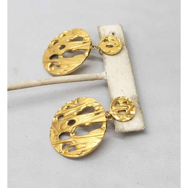 Abstract Vintage 1970s Signed Trifari Modernist Goldtone Pendant Clip Earrings - 2 Pieces For Sale - Image 3 of 8