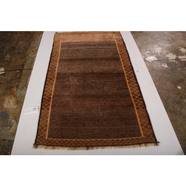 Tribal 1950s Vintage Mid-Century Persian Rug Beige Brown Open Field Gabbeh Design For Sale - Image 3 of 7