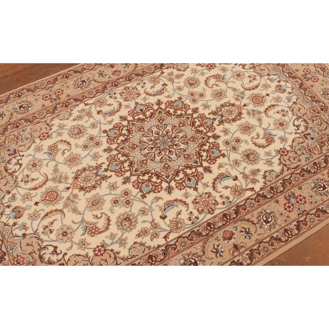 Textile Middle Eastern Rug in Wool For Sale - Image 7 of 10