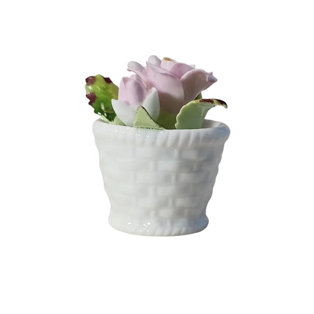 English 1950s Porcelain Flower Basket Trio - Thorley China and Napcoware For Sale - Image 3 of 12