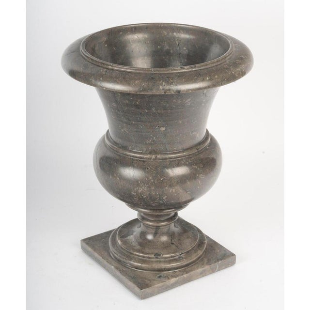 Medici vase in grey marble, 20th century. Medici marble vase, 20th century, gray marble. H: 23.5cm, D: 36cm.