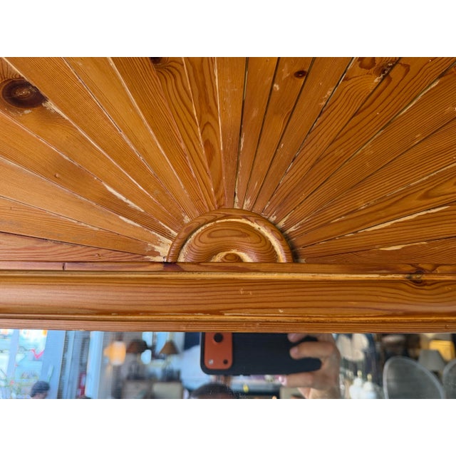 1970s Large Vintage Chapman Carved Pine Wood Fan Arch Top Wall Mirror – 1972 For Sale - Image 5 of 12