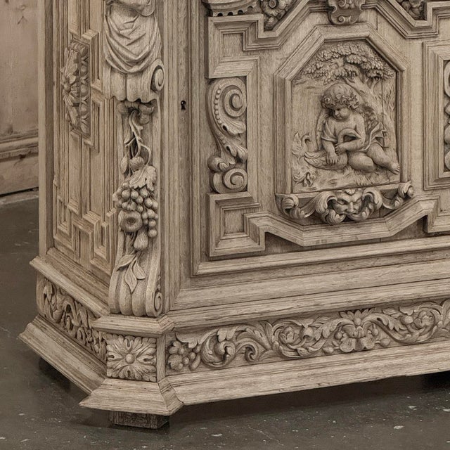 19th Century French Renaissance Revival Hand Carved Oak Buffet in Stripped Oak For Sale In Dallas - Image 6 of 18