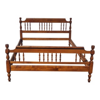 Kling Vintage Maple Spindle Farmhouse Style Standard Queen Size Bedframe For Sale