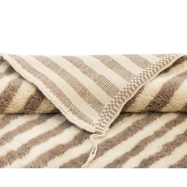 Ivory Classic Striped Hand-Knotted Wool Rug | 8'6" X 5'10" | One of a Kind For Sale - Image 8 of 8