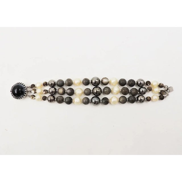 White Vintage 1950s Signed Hattie Carnegie Beaded Faux-Hematite & Faux-Pearl Greyscale Bracelet For Sale - Image 8 of 8