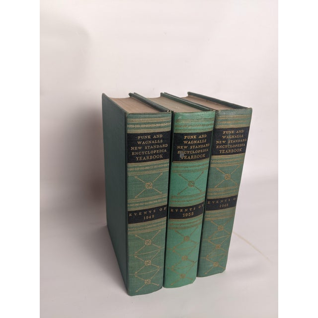 Green Vintage 1948–1955 Funk & Wagnalls Encyclopedia Yearbooks – Set of 3 Green Books For Sale - Image 8 of 12