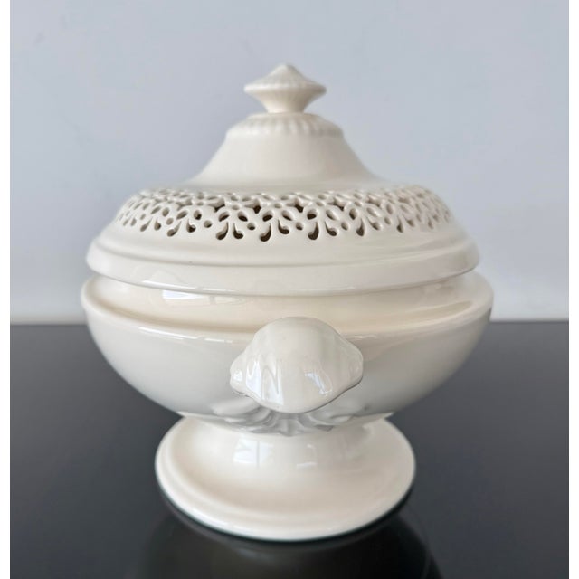 Transitional Ralph Lauren China “Dunham” Collection Tureen With Lid Made in England For Sale - Image 3 of 6