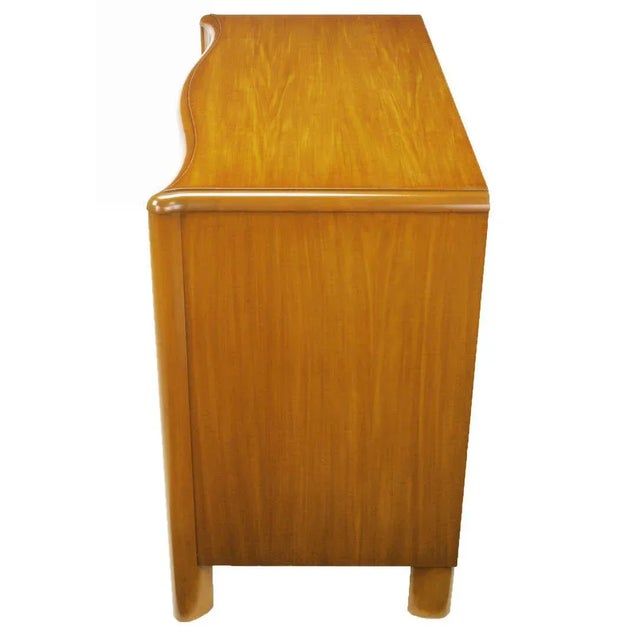1930s Art Deco Four Drawer Bleached Mahogany Serpentine Front Commode For Sale - Image 5 of 10