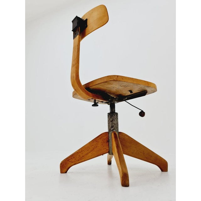 Bauhaus Swivel Office Chair in Wood by Der Ferderdreh, 1930s For Sale - Image 5 of 11