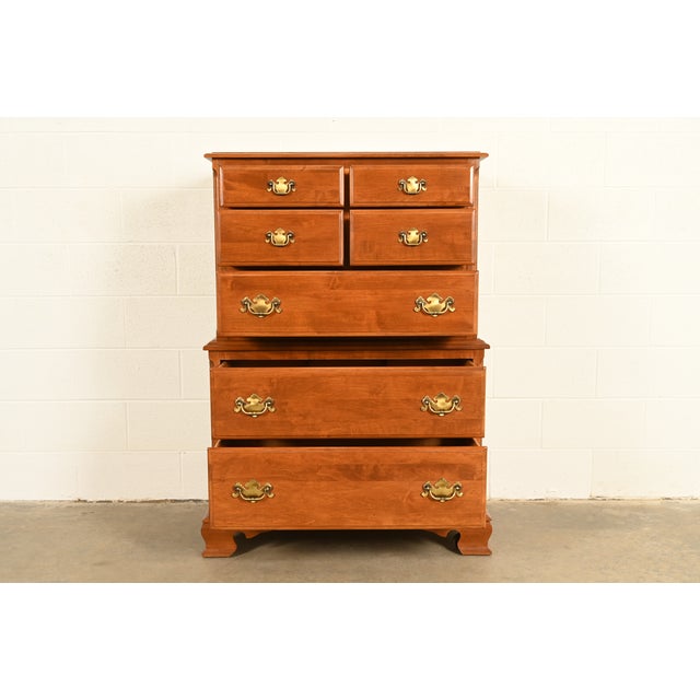 Ethan Allen Early American Solid Maple Chest-on-Chest Seven-Drawer Highboy Dresser For Sale In South Bend - Image 6 of 17