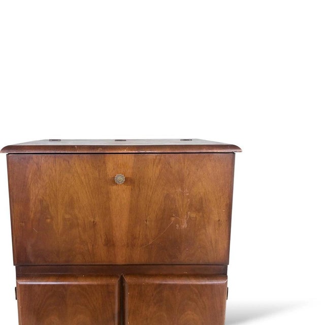 Mid-Century Walnut Bar Cabinet with Fold-Down Top and Etched Glass Interior, 1950s For Sale - Image 4 of 10