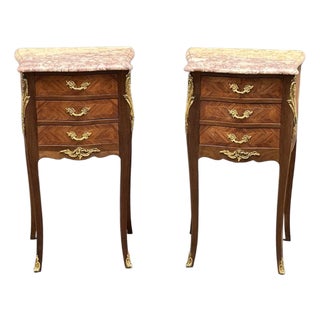 1940s Pair of French Louis XV Style Rosewood Side Tables Nightstands. For Sale