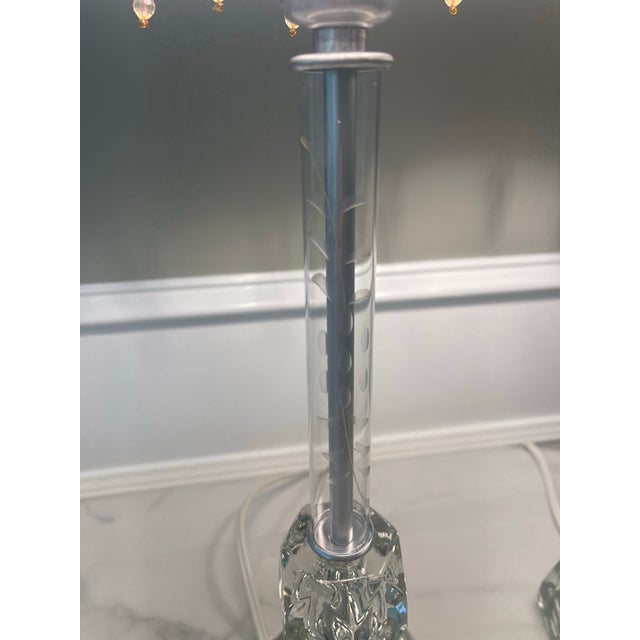 Art Deco 1930s Pair of Vintage Etched Glass and Crystal Candlestick Lamps Completely Restored For Sale - Image 3 of 5