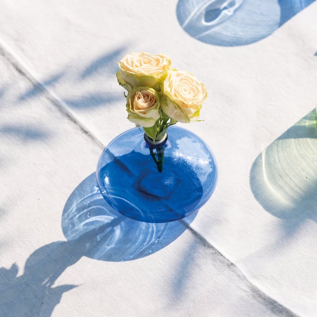 The 6.4oz-capacity vase from the "A Flower" collection is a small work of craftsmanship made of lightweight borosilicate...