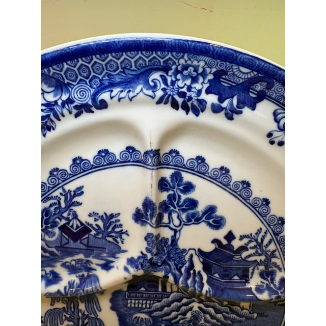 Chinoiserie Vintage Blue & White Chinoiserie Willow Style Decorative Plate For Sale - Image 3 of 12