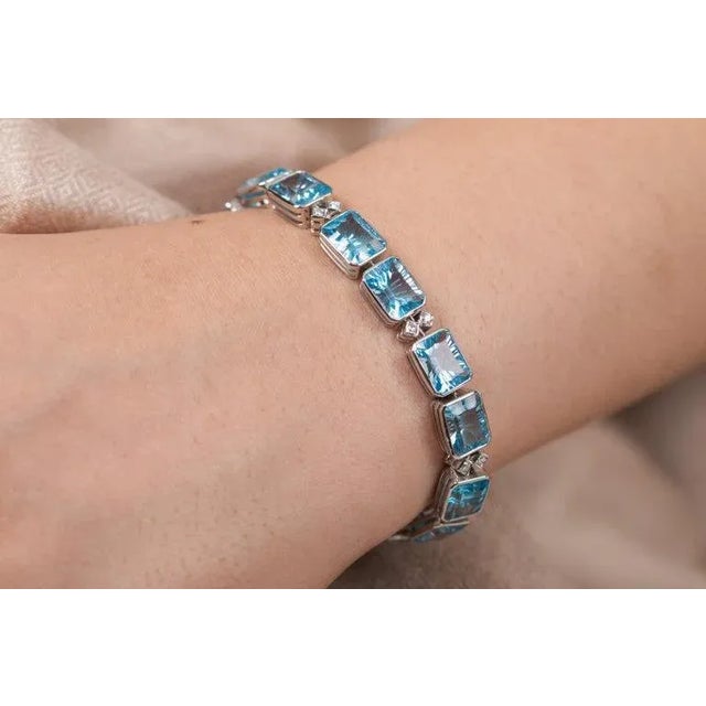 18 Karat White Gold Diamond and Fine Cut 40 Carats Blue Topaz Tennis Bracelet For Sale In New York - Image 6 of 10