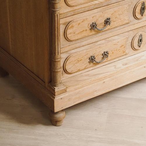 French Country-Style Chest of Drawers in Natural Oak For Sale - Image 17 of 18