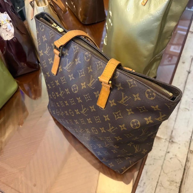 A 2000s Louis Vuitton Brown House's Signature Monogram Canvas Luco Tote Bag 8 For Sale - Image 6 of 17