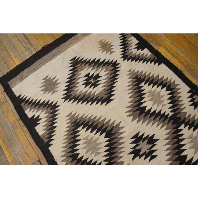 1930s White Diamond Antique American Navajo Carpet 3'3'' X 6'4'' Flatweave Wool Rug For Sale - Image 4 of 9