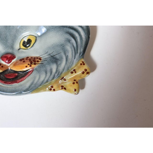 Set of Three Hand Painted Vintage Italian Ceramic Wall-Mounted Decorative Plates - Pinocchio, Cat and Pig For Sale - Image 15 of 16