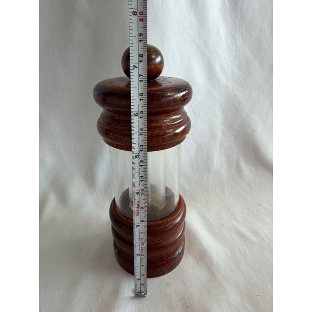 1960s Vintage Leeds Engineering Corp. Wood and Acrylic Salt and Pepper Grinder Shaker For Sale - Image 5 of 5