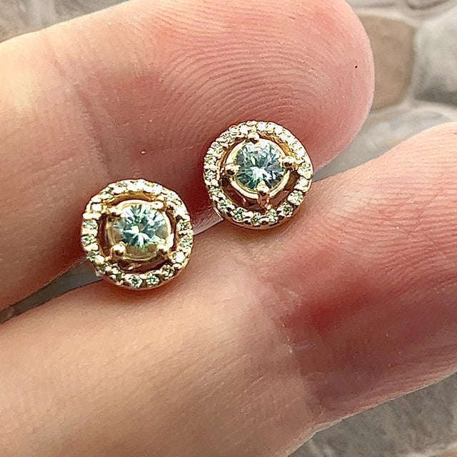 2010s Natural White Sapphire Diamond Stud Earrings 14k Yellow Gold 0.97 TCW Certified For Sale - Image 5 of 11