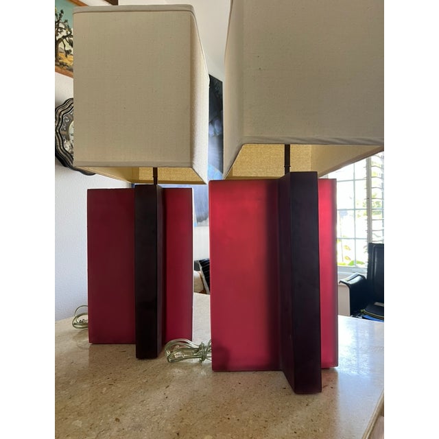 1990s Pair of California Postmodern Sculptural Frosted Resin Table Lamps by Deszign, Inc. For Sale - Image 10 of 17