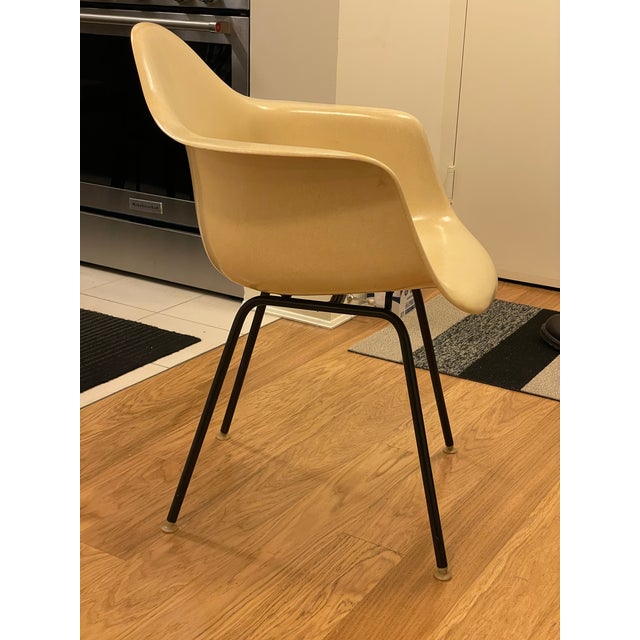 Mid-Century Modern Herman Miller Eames Vintage 1957 Arm Shell Chair For Sale - Image 3 of 12