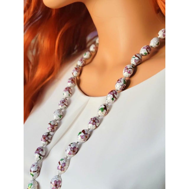 Asian Vintage Art Deco Chinese Hand-Painted Floral Porcelain Necklace, 1930s, 41" For Sale - Image 3 of 9