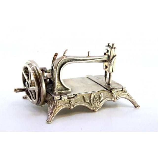 Miniature Sewing Machine in Silver with Reliefs and Applications For Sale - Image 5 of 8