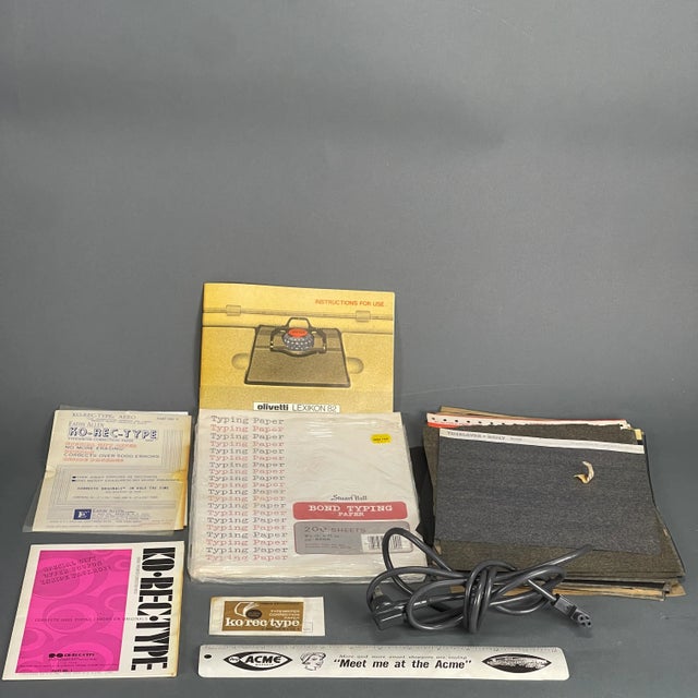 Vintage 1970s Olivetti Lexikon 82 Electric Typewriter For Sale - Image 12 of 12