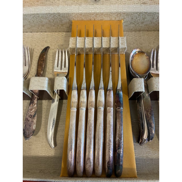 1847 Rogers Bros Flair 38-Piece Silverplate Flatware Set in Original Wood Chest For Sale In Oklahoma City - Image 6 of 12