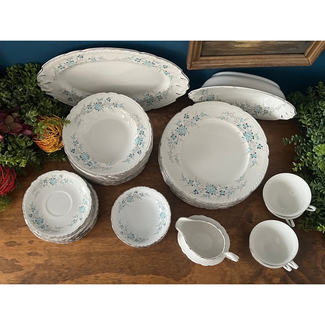 1950s English Traditional Royal Jackson Fine Bone China Dinner Service in Blue Floral Spray - 44 Pieces For Sale In New York - Image 6 of 18