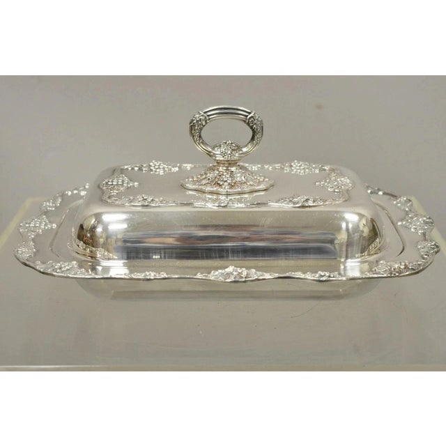Vintage Oneida Victorian Style Silver Plated Grapevine Covered Vegetable Serving Dish. Item features grape and vine...