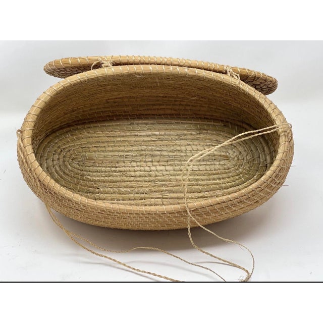 Tribal 1980s Golden Grass Brazilian Lidded Basket For Sale - Image 3 of 6