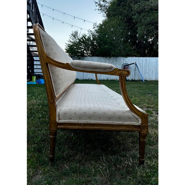 Ivory 1960s French Louis XVI Style Giltwood Settee With Original Floral Upholstery For Sale - Image 8 of 11