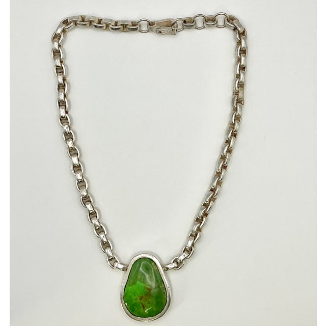 1980s Vintage Southwestern Navajo Americana Carico Lake Sterling & Green Turquoise Pendant Necklace For Sale - Image 9 of 14