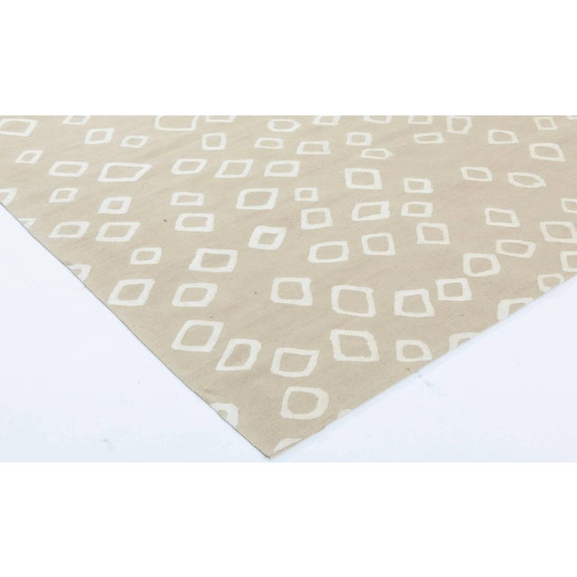 Early 21st Century Contemporary Beige and White Flat-Weave Wool Rug by Doris Leslie Blau For Sale - Image 5 of 5