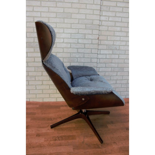Mid Century Modern George Mulhauser Mr. Chair & Ottoman Newly Reupholstered in Boucle For Sale In Chicago - Image 6 of 12