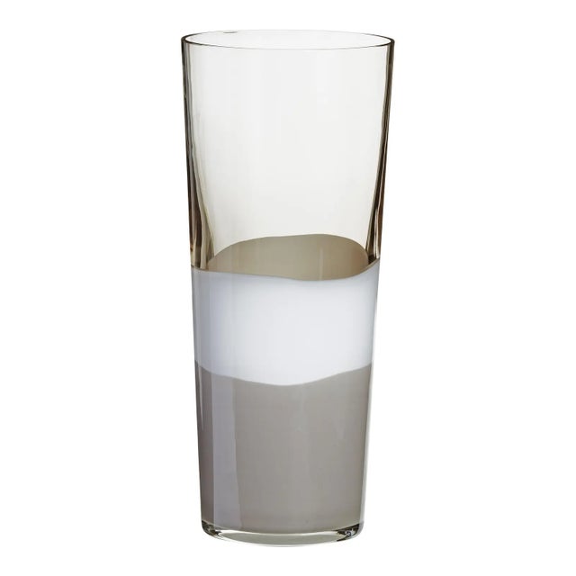 This vase sums up the essential qualities of stability, beauty, color, price and distinction of the Carlo Moretti brand....