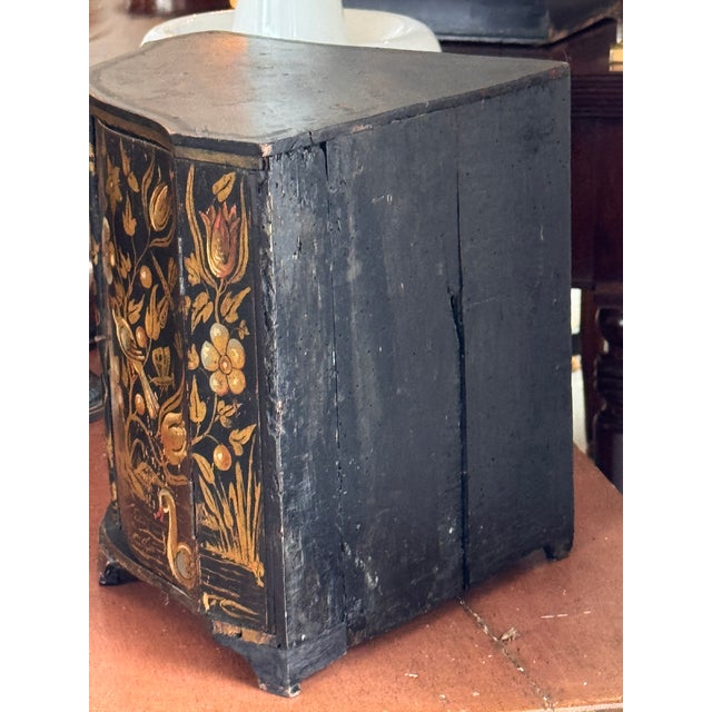 Traditional 19th Century Painted Small Corner Cabinet With Floral and Bird Decoration For Sale - Image 3 of 7