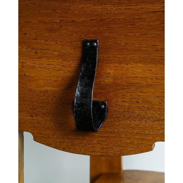 1930s Early Swedish Mid-Century Modern Wooden Console Table with Drawers in Oak by Axel Lindegren, 1930s For Sale - Image 5 of 9