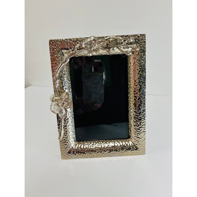 The Michael Aram White Orchid collection illuminates the ethereal spirit of the orchid flower. Orchids naturally emit a...