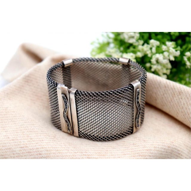 Vintage Silver Bracelet with Mesh Design For Sale - Image 5 of 7