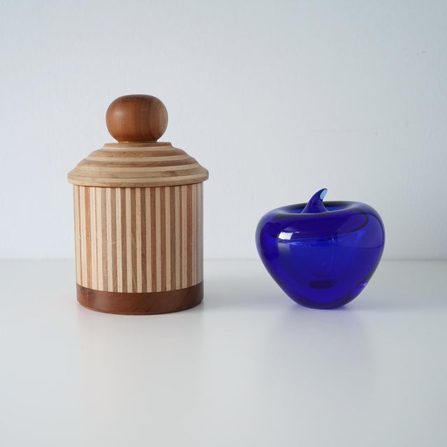 Chestnut Late 20th Century Marquetry Hand Turned Striped Round Box For Sale - Image 8 of 11