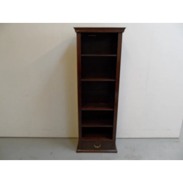 Antique Open Bookcase in Oak, 1890s, in Very Good conditions. Designed 1890 to 1919
