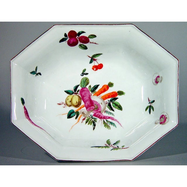 Rococo Pair of 18th Century Chelsea Porcelain Octagonal Dishes With Vegetables For Sale - Image 3 of 8