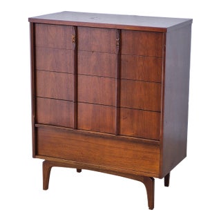 Mid 20th Century Modern Sculpted Walnut 5-Drawer Highboy Tall Boy Dresser Chest of Drawers For Sale